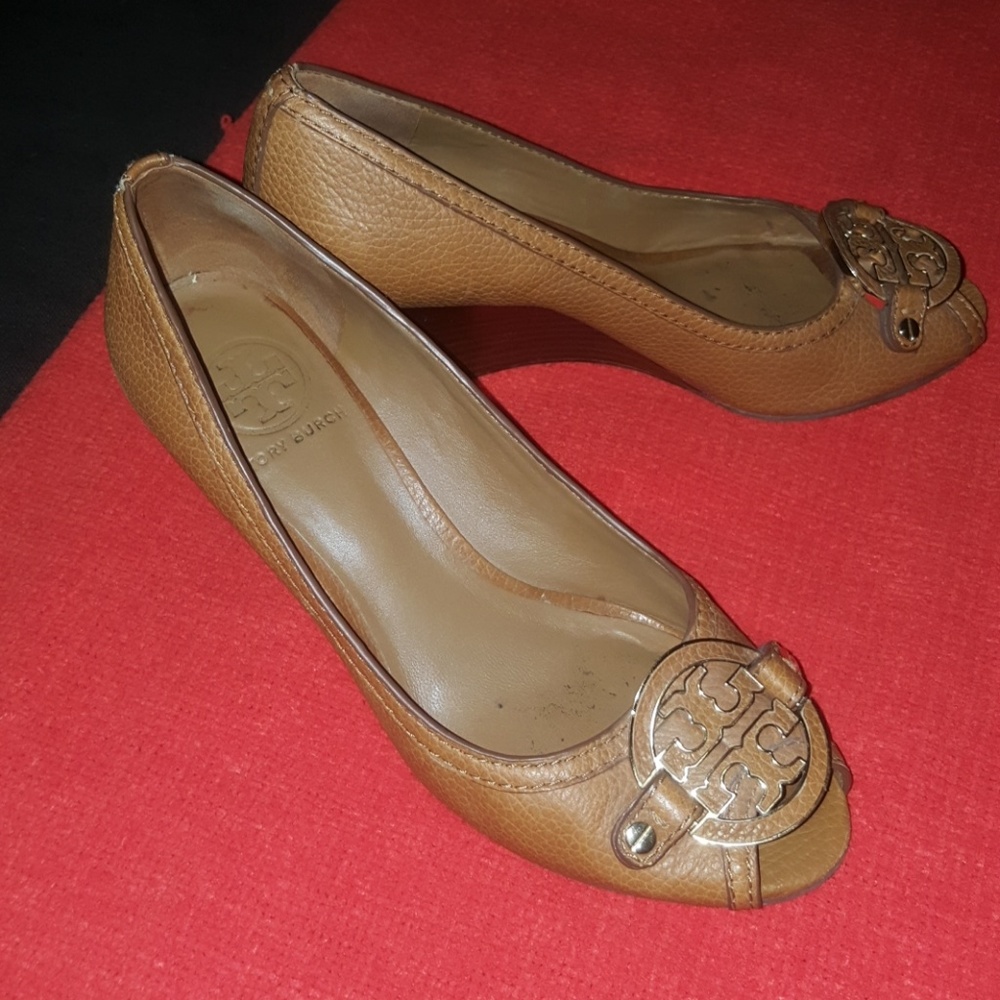 Authentic GUC Tory Burch sz 8 wedge peep toe pumps